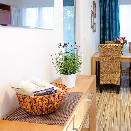 Bright, Modern Flat - Next To The Centre & Bus