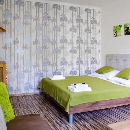 Bright, Modern Flat - Next To The Centre & Bus