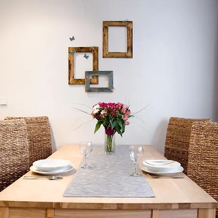 Bright, Modern Flat - Next To The Centre & Bus *